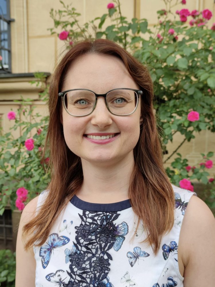 Porträtfoto: Caroline Czaplik mit trockenen Haaren