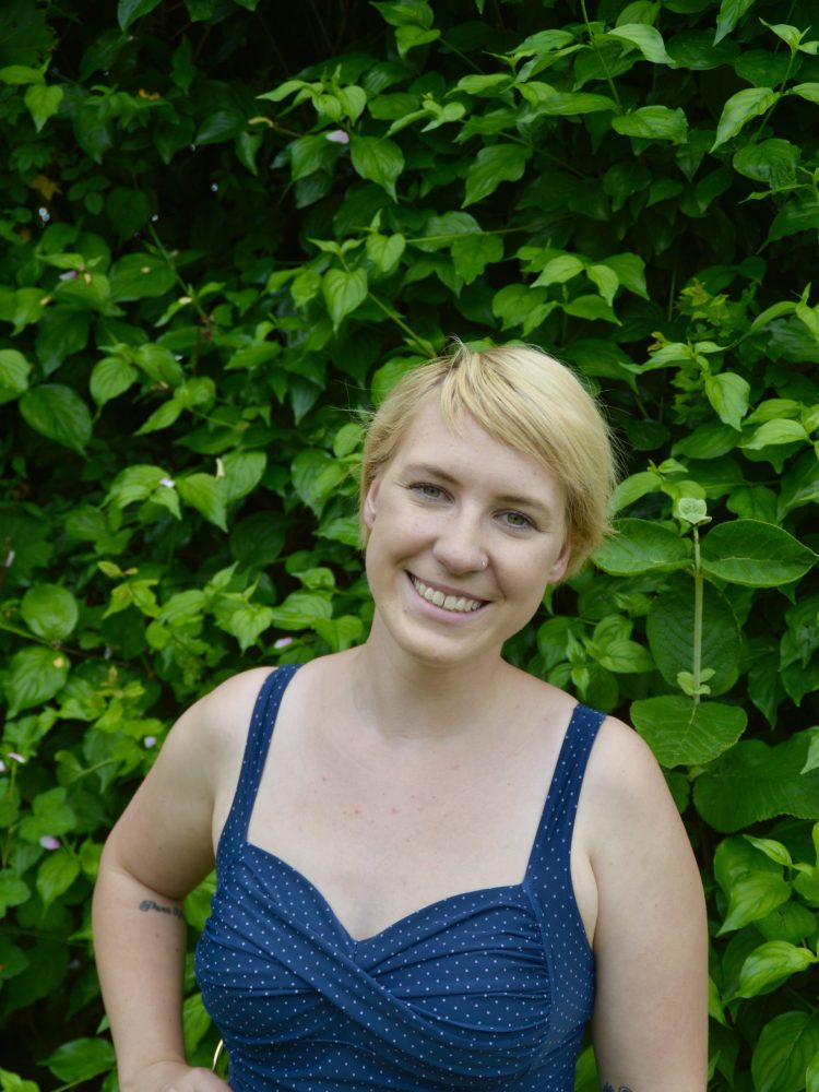 Porträtfoto: Franziska Back mit trockenen Haaren